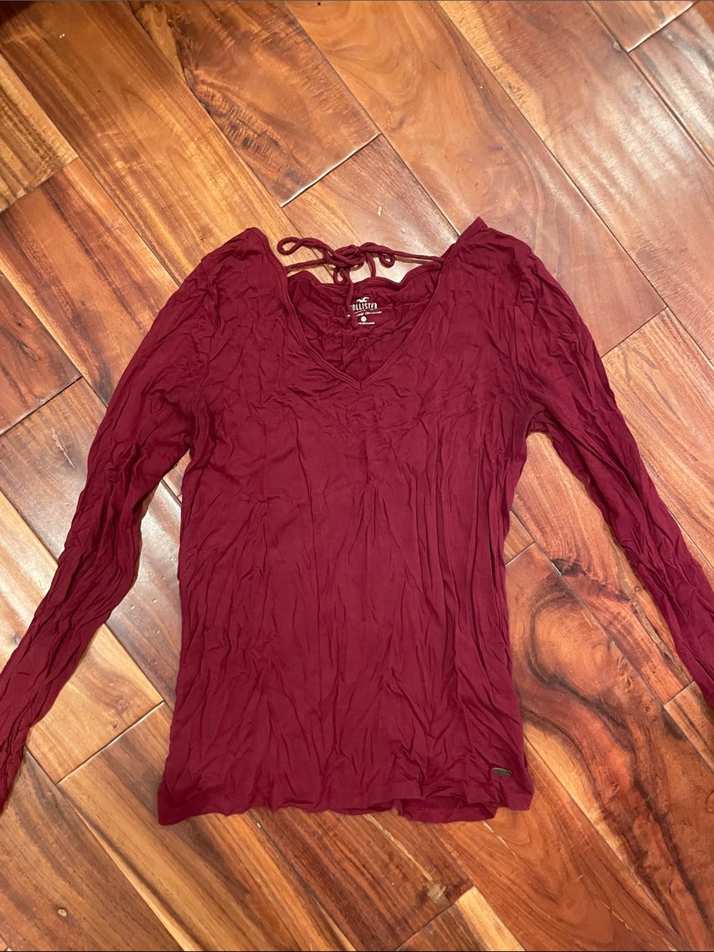 Hollister Women's Long-Sleeve V-Neck Top in Wine Red
